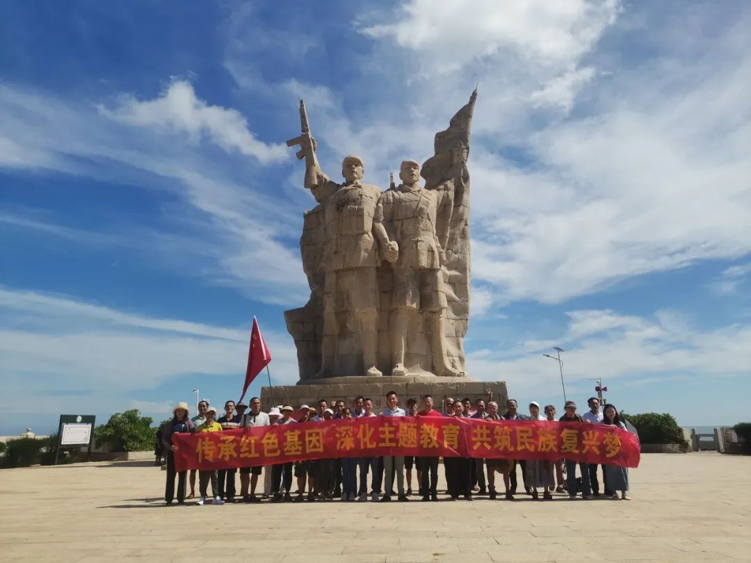 興詩(shī)村黨員村民代表參觀石碌鐵礦