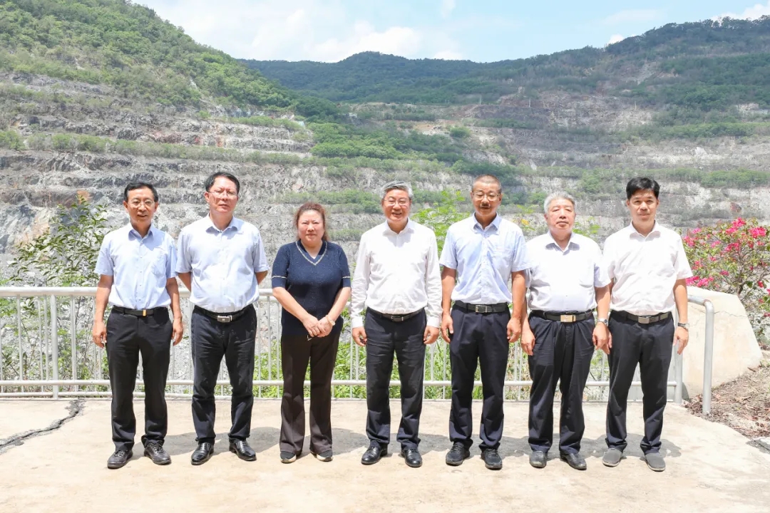 海南省政協(xié)主席李榮燦到海南礦業(yè)調(diào)研
