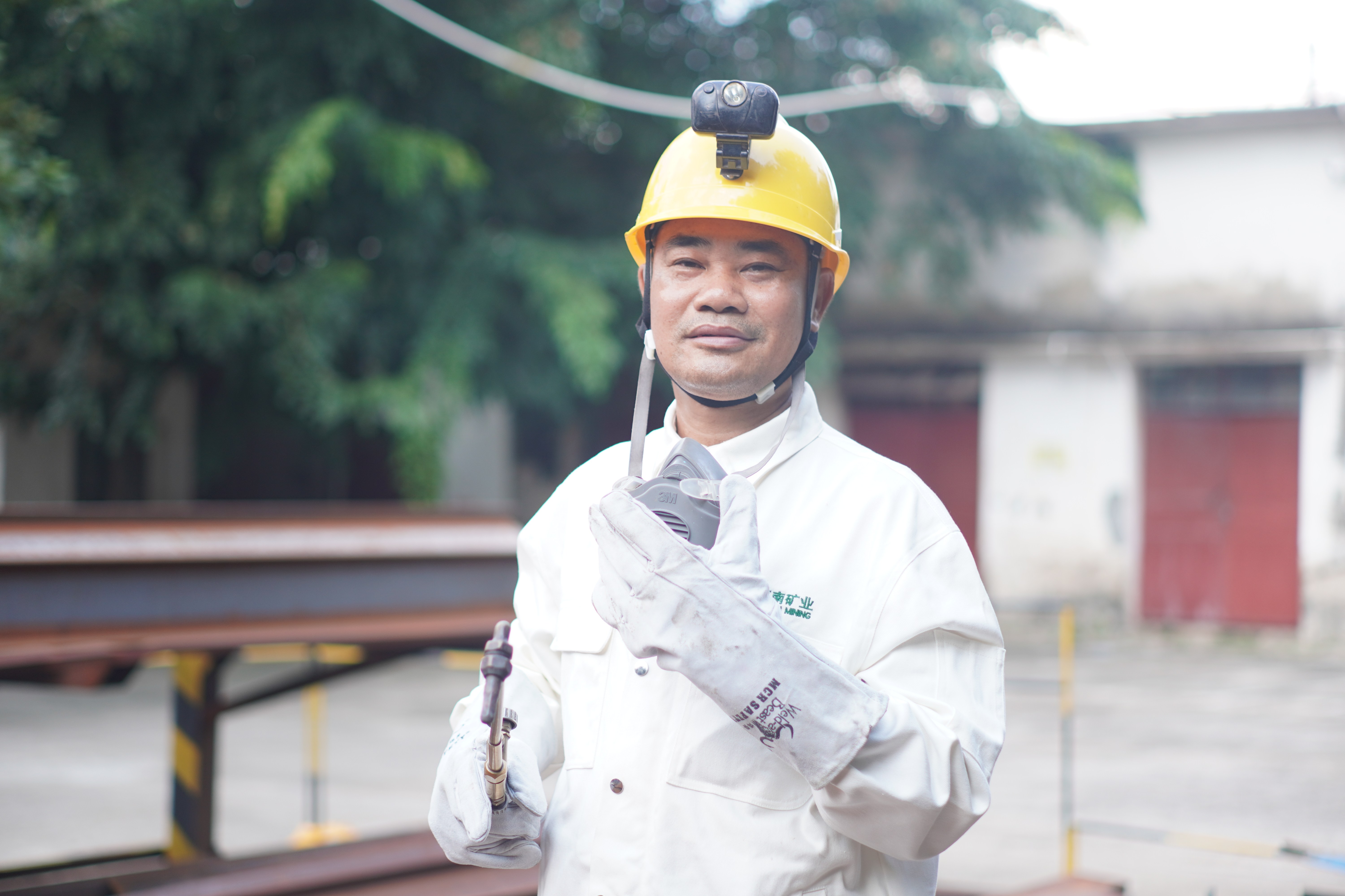 全國(guó)表彰！海南礦業(yè)員工李勇榮膺全國(guó)勞動(dòng)模范