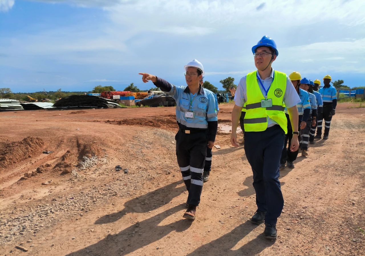 每日經(jīng)濟(jì)新聞：國(guó)投證券給予海南礦業(yè)增持評(píng)級(jí)，油氣鐵礦基本盤(pán)穩(wěn)健，鋰資源端投產(chǎn)在即