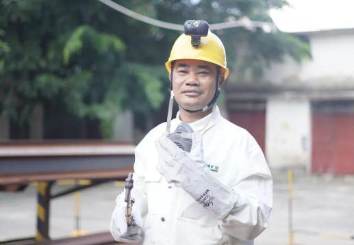 海南礦業(yè)員工李勇:全國(guó)表彰！海南礦業(yè)員工李勇榮膺全國(guó)勞動(dòng)模范